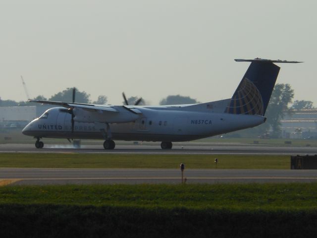 de Havilland Dash 8-300 (N857CA)