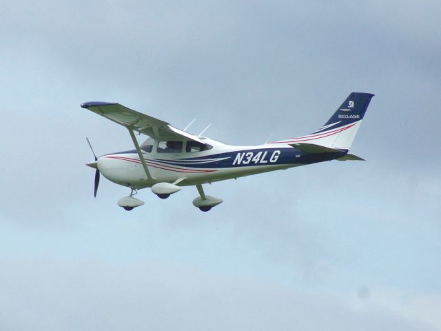 Cessna Skylane (N34LG) - Landing at Albany Airport on September 9, 2023