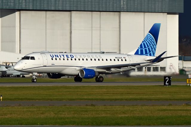 Embraer 175 (N622UX)