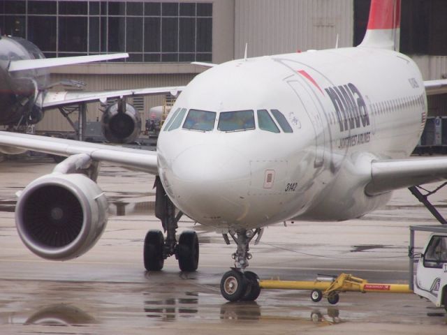 Airbus A319 (N342NB)