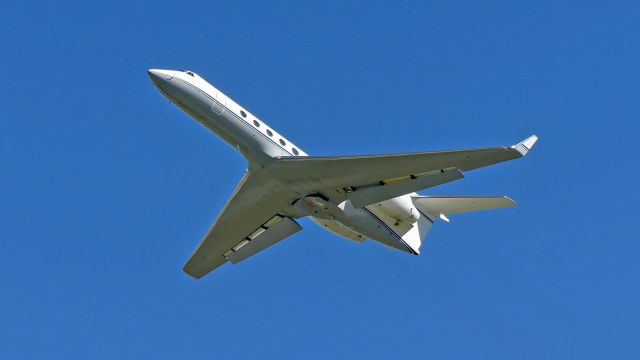 Gulfstream Aerospace Gulfstream V (N459BE) - Climbout from Rwy 27.