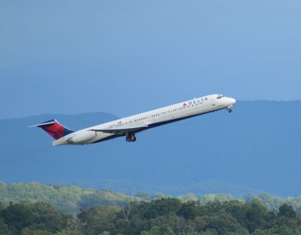 McDonnell Douglas MD-88 (N968DL)