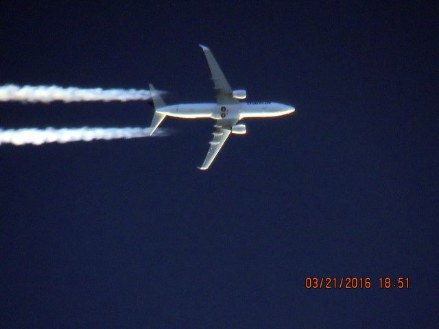 Boeing 737-800 (C-GTQY)