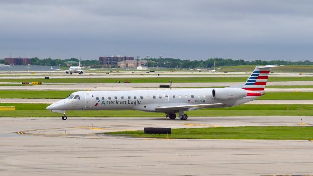 Embraer ERJ-145 (N932AE) - American Eagle Embraer ERJ-145LR N932AE in Chicago 