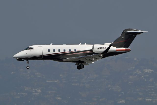 Canadair Challenger 350 (N566FX)