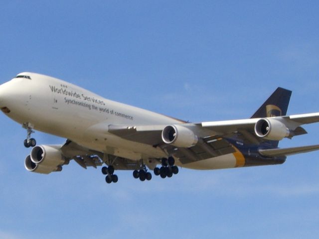 Boeing 747-200 (N572UP) - UPS training in Huntsville, AL KHSV 12,600 ft 18R.