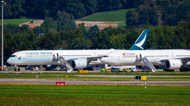 BOEING 777-300 (HS-TKX)