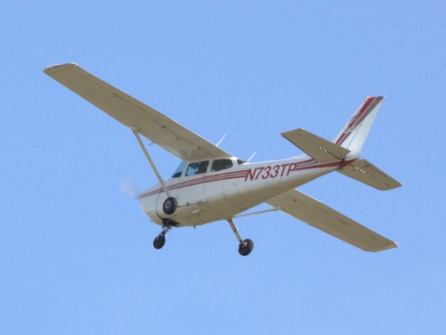 Cessna Skyhawk (N733TP) - Taking off on a training flight on 2018-09-09