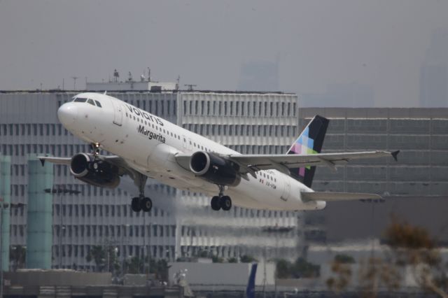 Airbus A320 (XA-VOW)