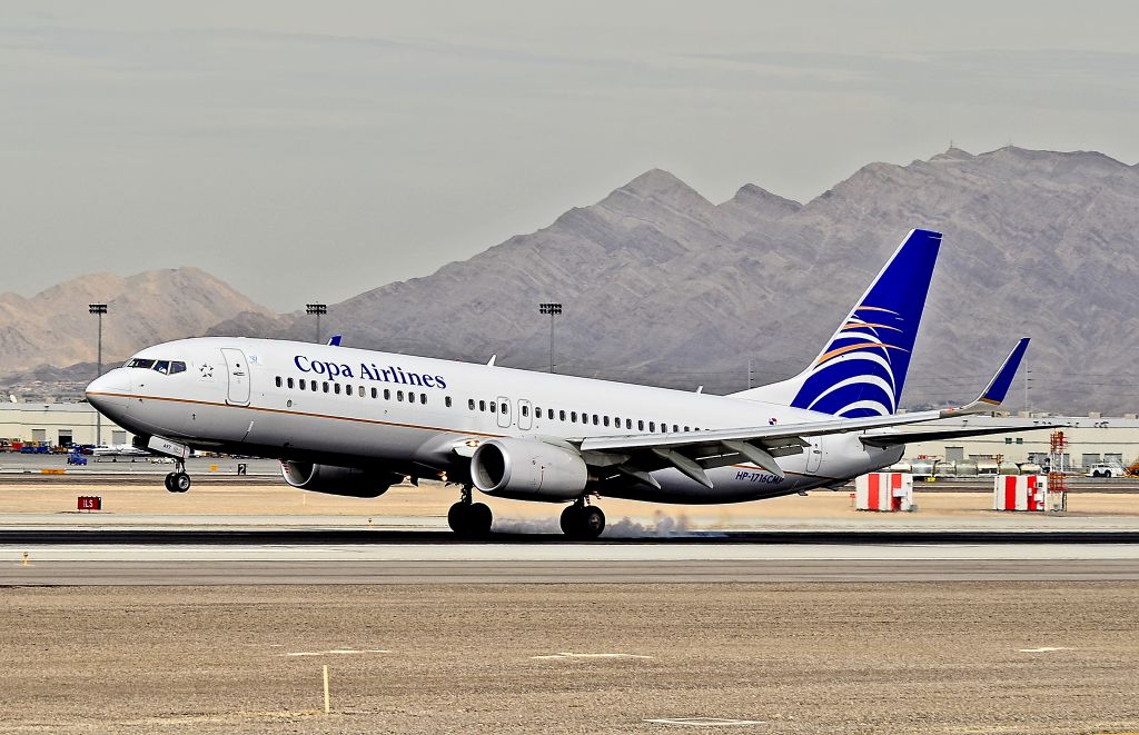 Boeing 737-800 (HP-1716CMP)