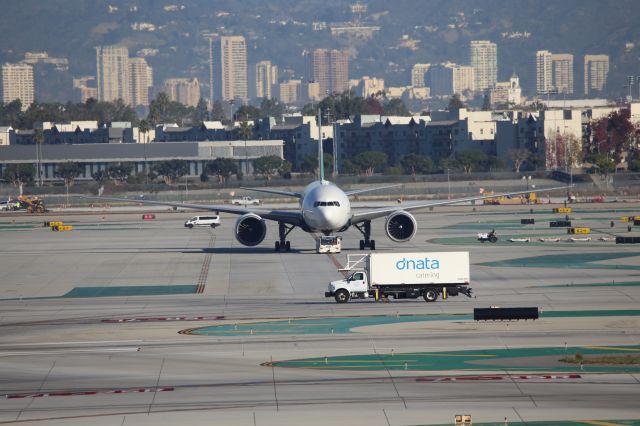 BOEING 777-300ER (B-16713)