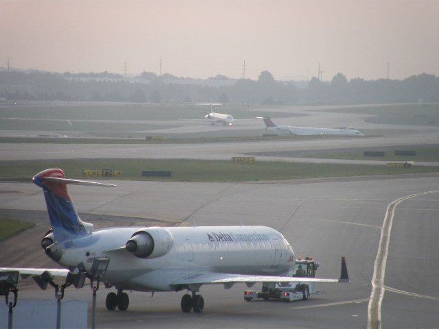 Canadair Regional Jet CRJ-200 —