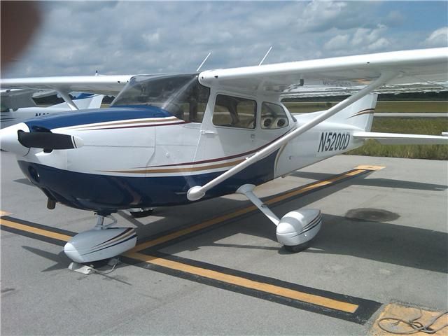 Cessna Skyhawk (N5200D)