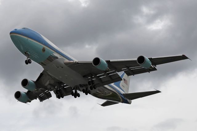 Boeing 747-200 (92-9000) - Air Force One arriving at KCLE for the first Presidential debate on 29 Sep 2020. Please, no bashing, enjoy the photo, watch the debate, and don’t hate. Just vote and move on! 