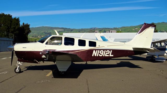 Beechcraft Bonanza (36) (N1912L)