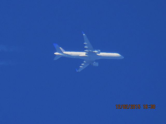 Boeing 757-200 (N588UA)