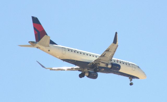 Embraer 175 (N242SY) - Coming into a 21 Approach at KABQ