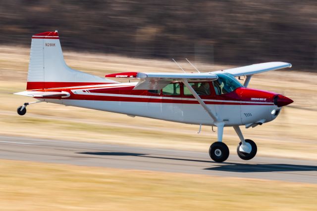 Cessna Skywagon 180 (N2811K) - Cessna 180K N2811K landing at KLOM (Wings Field)br /1/50 sec. f/18 500mm ISO 110