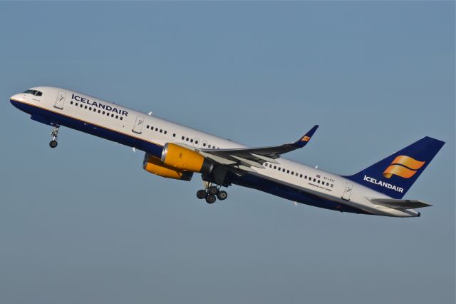 Boeing 757-200 (TF-FIT)