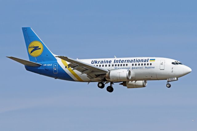 Boeing 737-500 (UR-GAZ)