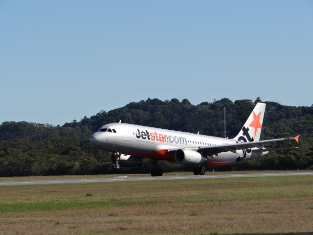 Airbus A320 (VH-VQF)