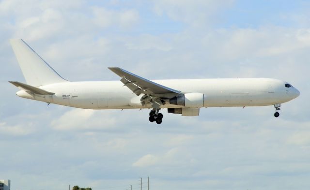 BOEING 767-300 (N1511A)