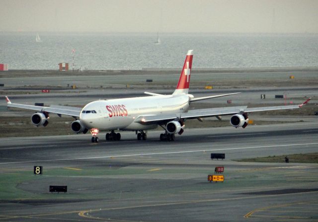 Airbus A340-300 (HB-JMM)