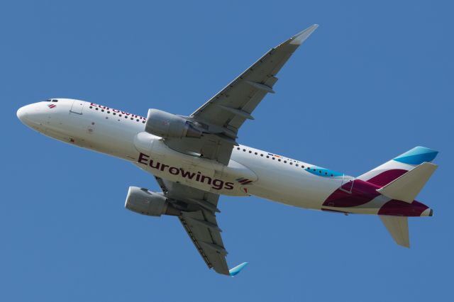 Airbus A320 (D-AEWP)