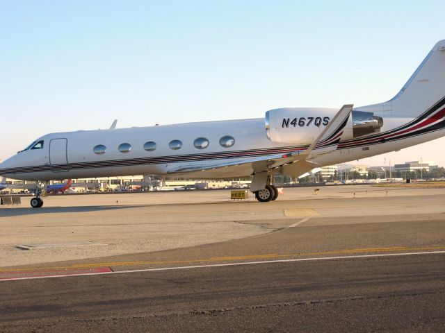 Gulfstream Aerospace Gulfstream IV (N467QS) - Holding short of RWY 19R