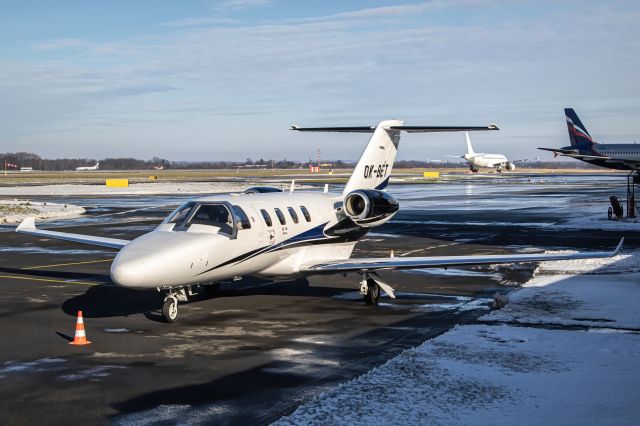 Cessna Citation M2 (OK-BET) - After refueling.