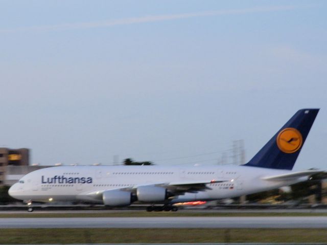 Airbus A380-800 (D-AIMK)