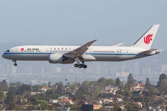 Boeing 787-9 Dreamliner (B-7879)