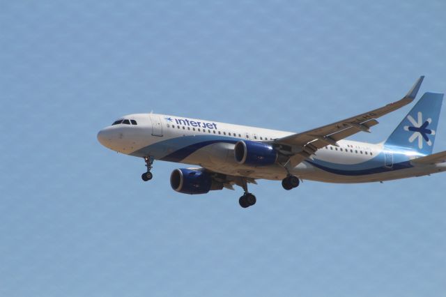 Airbus A320 (XA-LHG) - FINAL APPROACH 27