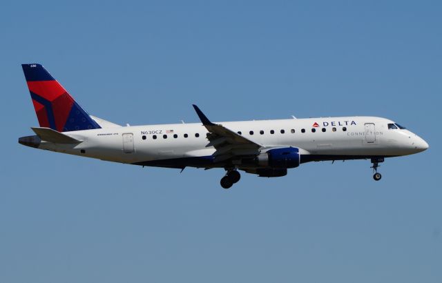 Embraer 170/175 (N630CZ)