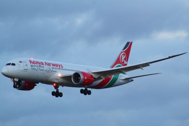 Boeing 787-8 (5Y-KZH) - A Kenya Airways B787-8 on final approach into LHR, landing on runway 27L.br /br /Location: Myrtle Ave.br /Date: 21.12.22 (dd/mm/yy).