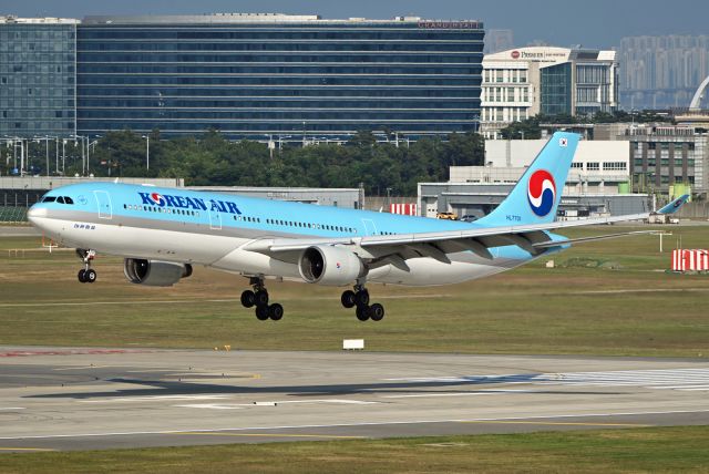 Airbus A330-300 (HL7701)