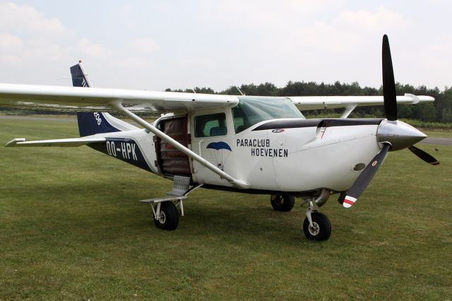 Cessna 206 Stationair (OO-HPK) - With very special engine! For more look at:  http://www.mst-aviation.nl/portal/modules.php?name=Forums&file=viewtopic&t=17733