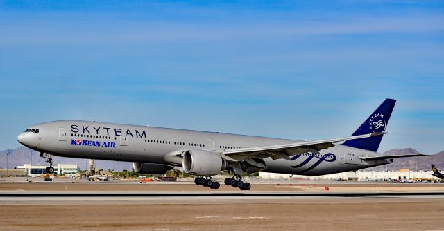 BOEING 777-300 (HL7783) - HL7783 Korean Air Lines 2009 Boeing 777-3B5(ER) - cn 37644 / 806 Skyteam - Las Vegas - McCarran International (LAS / KLAS)br /USA - Nevada, October 7, 2016br /Photo: Tomas Del Coro