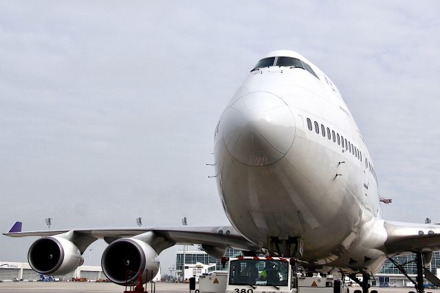 Boeing 747-400 (HS-TGA)