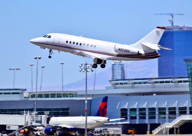 Dassault Falcon 2000 (N253QS) - N253QS 2001 Dassault Aviation FALCON 2000 C/N 153  Las Vegas - McCarran International (LAS / KLAS) USA - Nevada, June 24, 2011 Photo: Tomás Del Coro