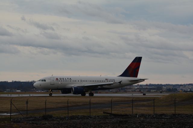 Airbus A319 (N334NB)