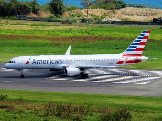 Boeing 757-200 (N198AA)