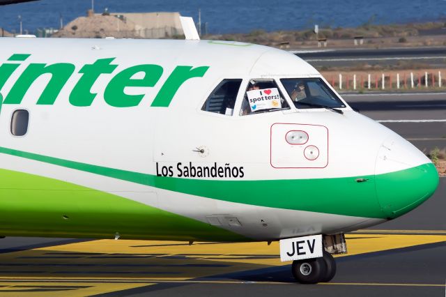 ATR ATR-72 (EC-JEV) - Big applause for the crew so beautiful and emotional detail, greeting the spotters present in the 3rd Open Day of Gran Canaria.br /Thank you very much,br /happy flights