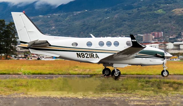 Beechcraft King Air 90 (N921RA)