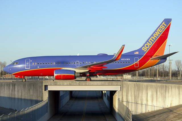 Boeing 737-700 (N934WN) - January 2014