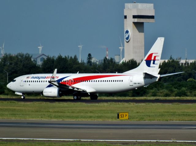 Boeing 737-800 (9M-MLL)