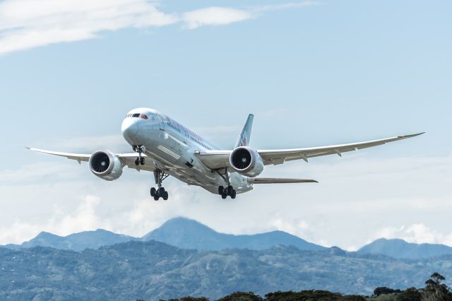 Boeing 787-8 (C-GHPY)