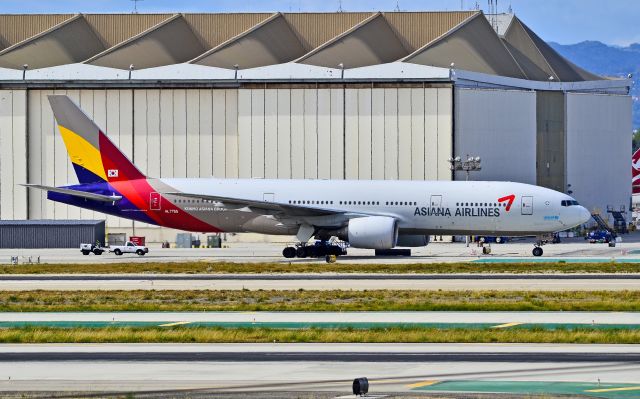 Boeing 777-200 (HL7755) - HL7755 Asiana Airlines Boeing 777-28E/ER cn 30861/646)  Los Angeles International Airport (IATA: LAX, ICAO: KLAX, FAA LID: LAX) TDelCoro April 11, 2012