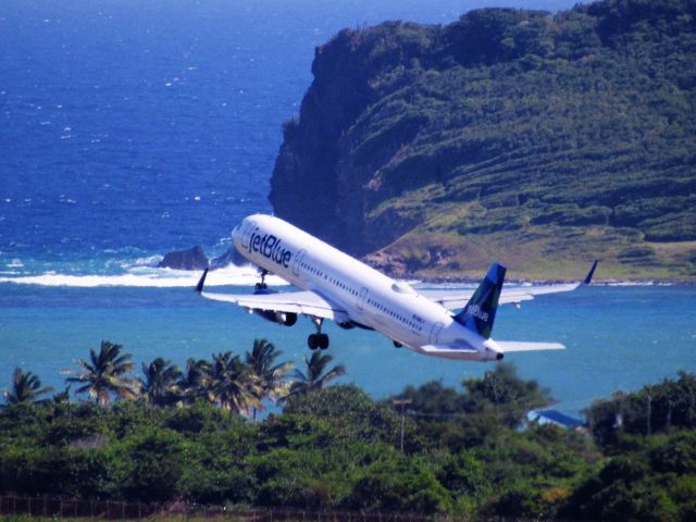 Airbus A321 (N934JB)