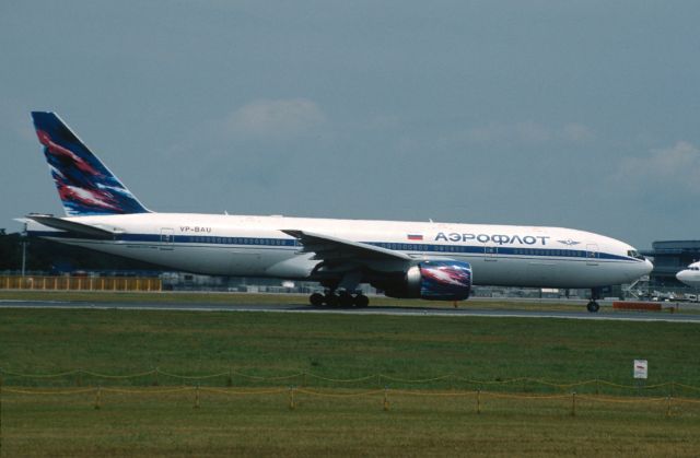 Boeing 777-200 (VP-BAU) - Departure at Narita Intl Airport Rwy16R on 2004/07/12